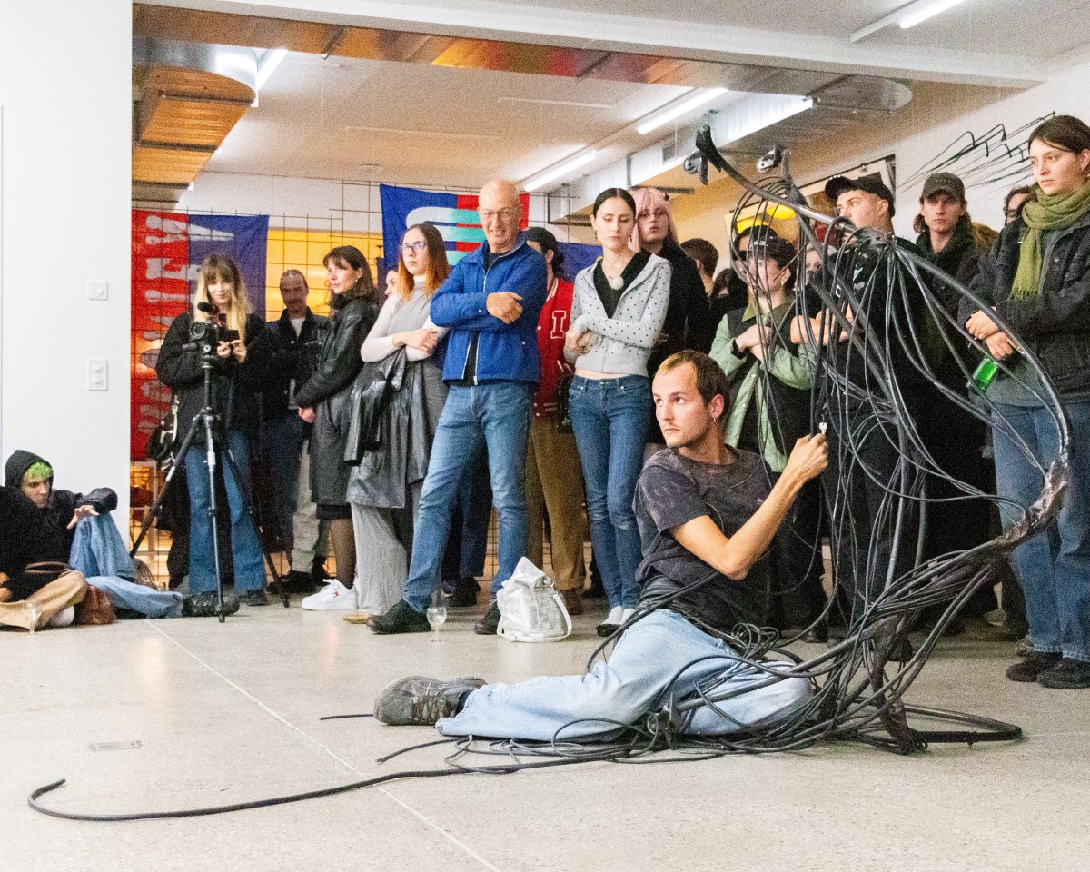 Yein Lee, <em>Pursuers / Poursuivants</em>, 2024, CALM – Centre d'Art La Meute, photo : Théo Dufloo.